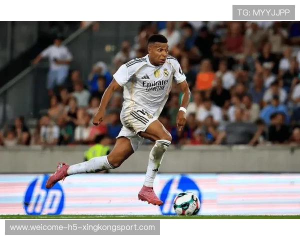 红军1-0刺痛皇马！三中场组合给出最佳答案，红军逆转皇马