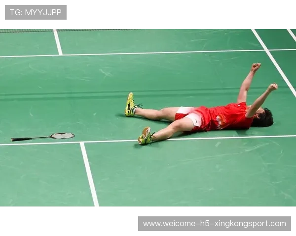 震撼瞬间：运动员的“逆天救球”激励全场