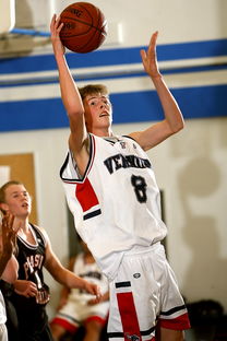 星空体育app官网入口-替补球员是否在关键比赛表现更专注稳定，替补球员应从什么位置入场